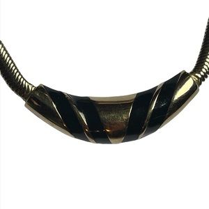 Avon vintage gold tone necklace with black accent in euc